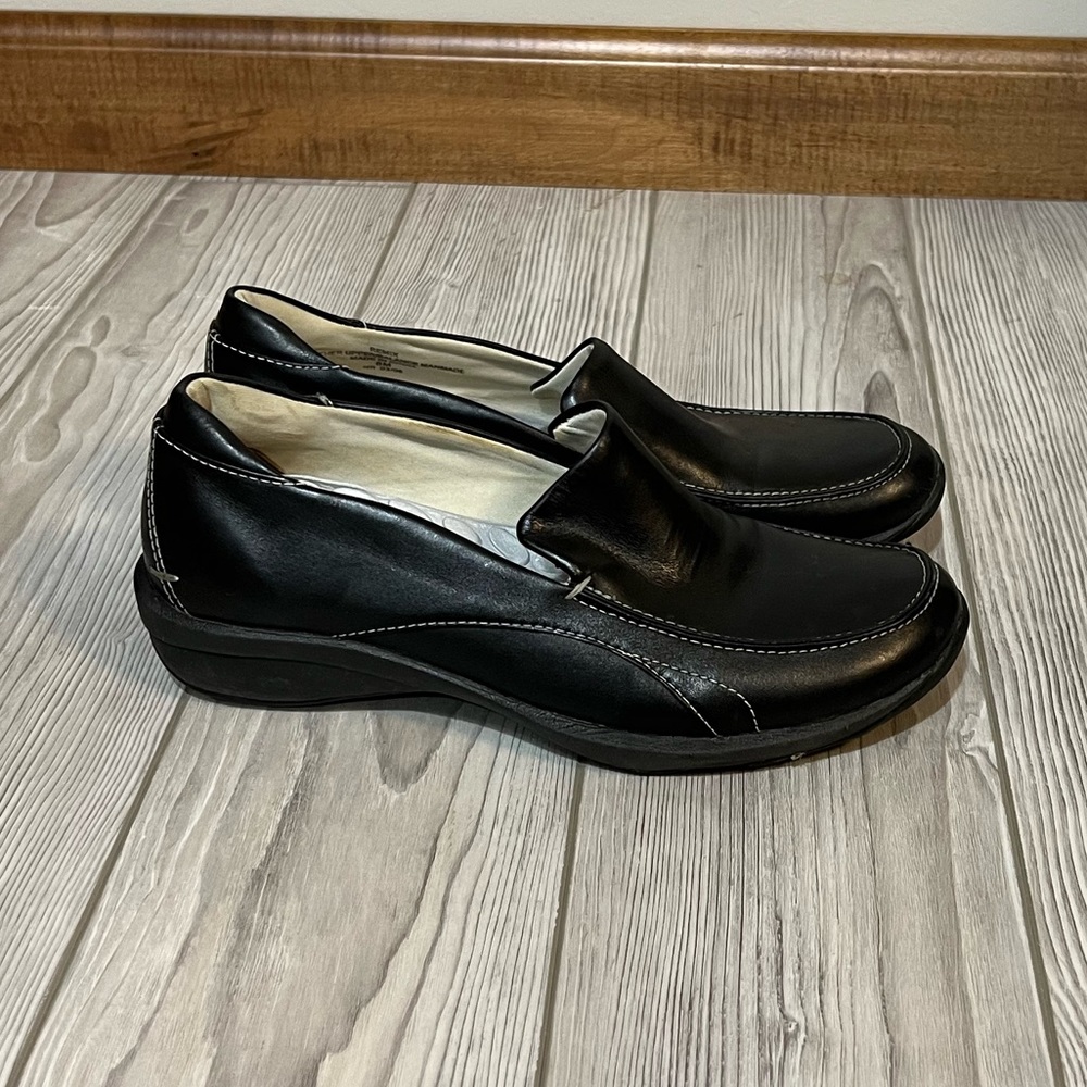 LizSport by Liz Claiborne Womens Remix  Size 8 M Black Slip On Comfort Loafers